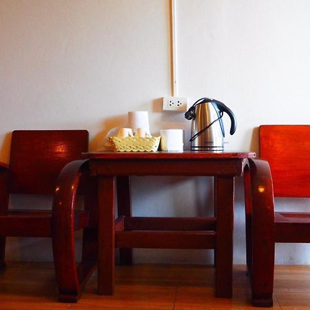 Samchai Hotel Si Racha Esterno foto