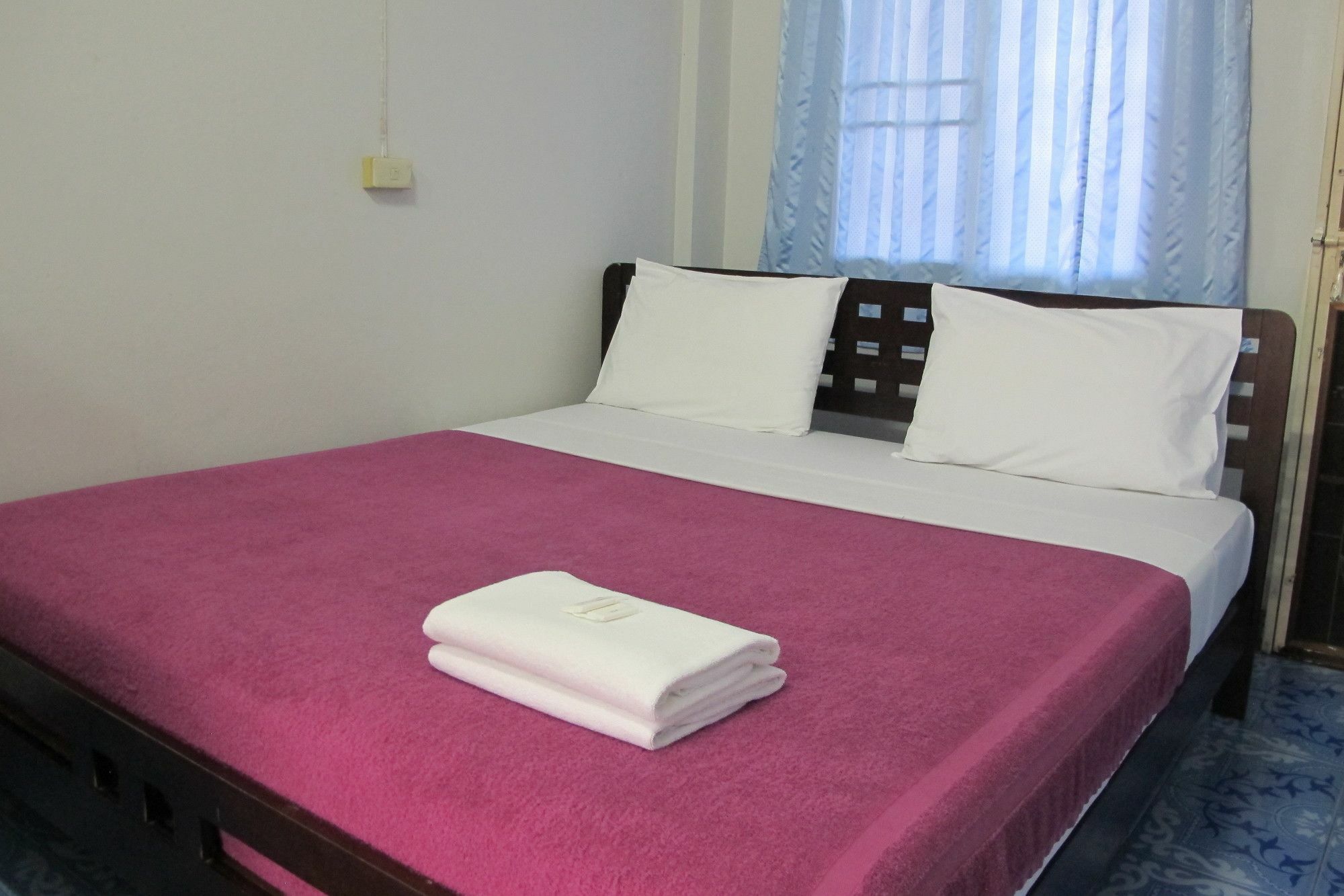 Samchai Hotel Si Racha Esterno foto