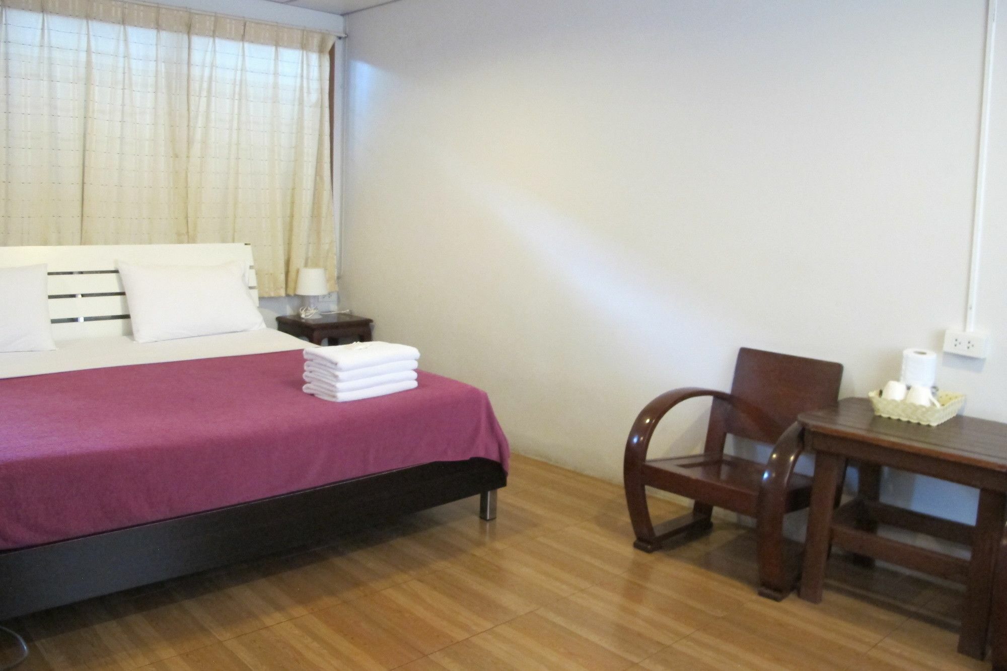 Samchai Hotel Si Racha Esterno foto