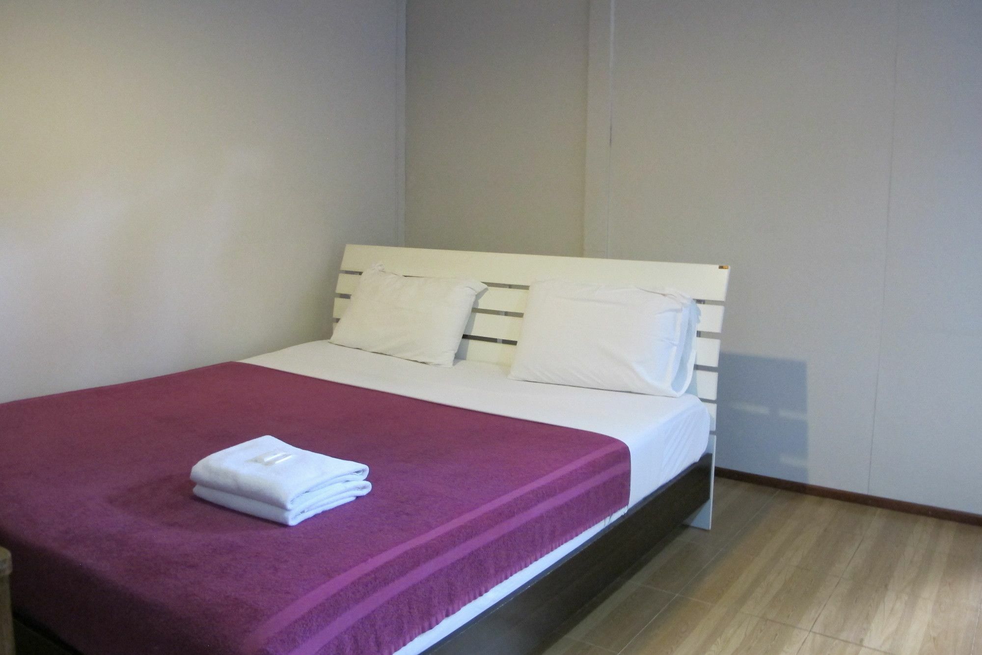 Samchai Hotel Si Racha Esterno foto