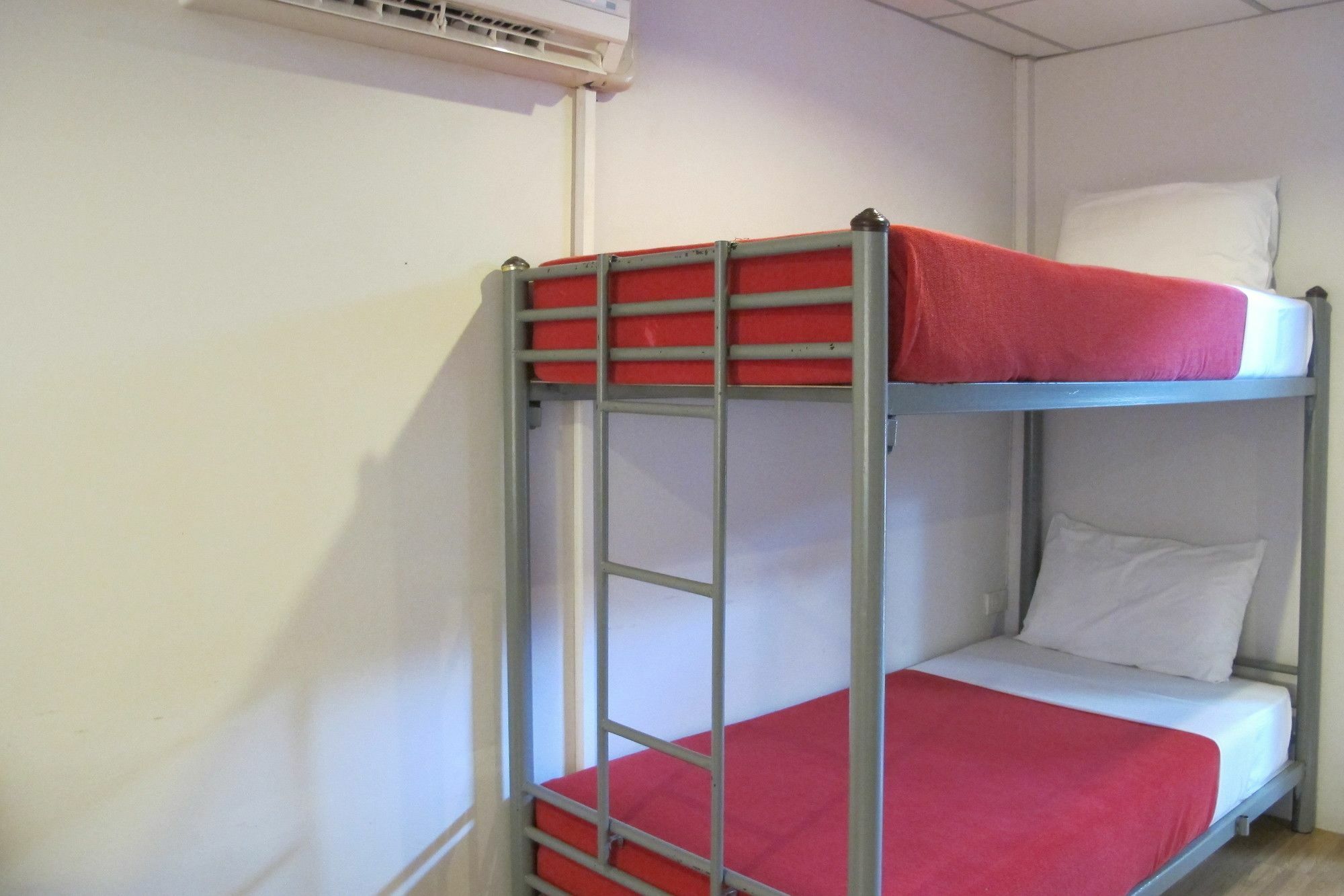 Samchai Hotel Si Racha Esterno foto