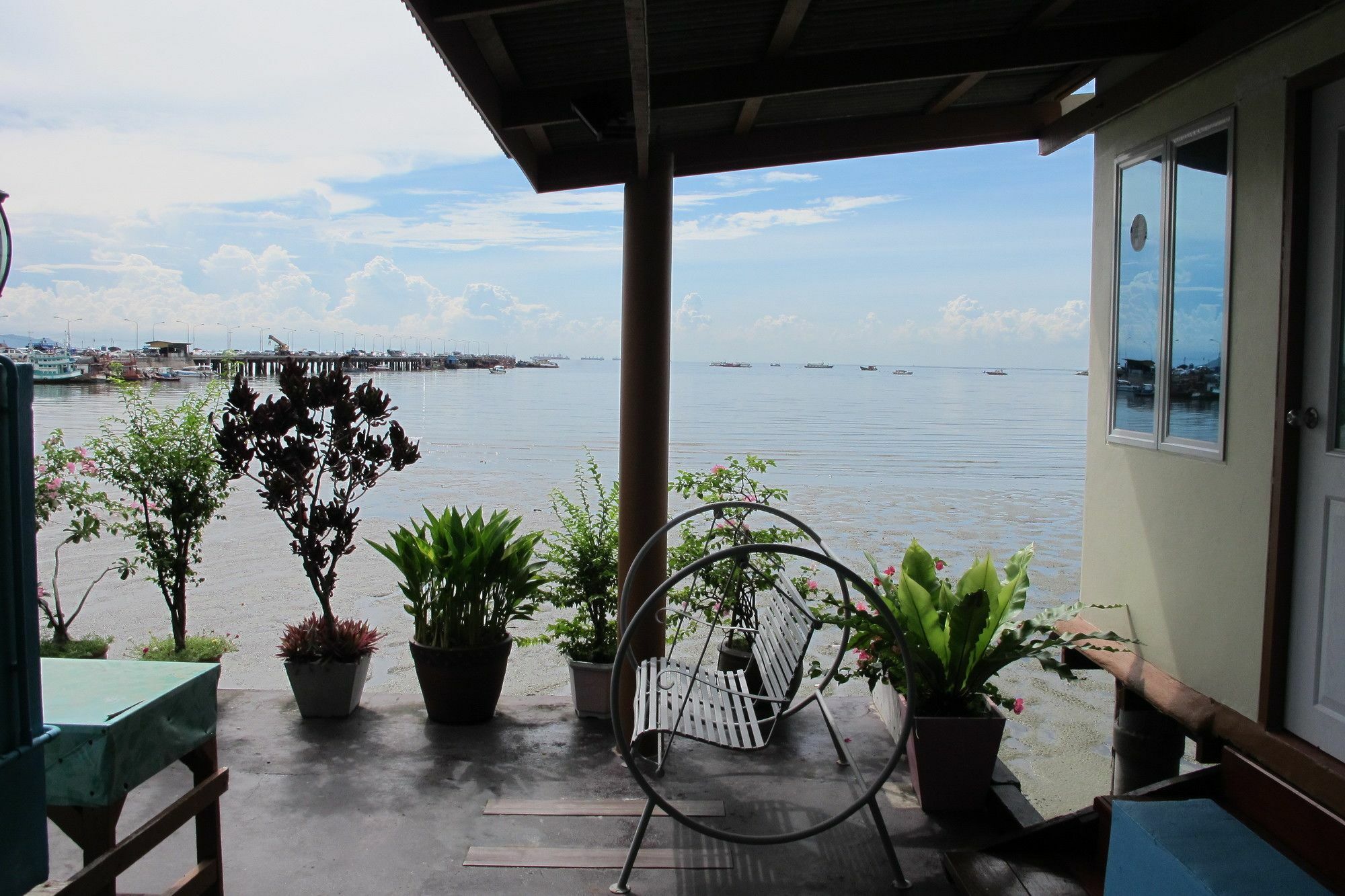 Samchai Hotel Si Racha Esterno foto