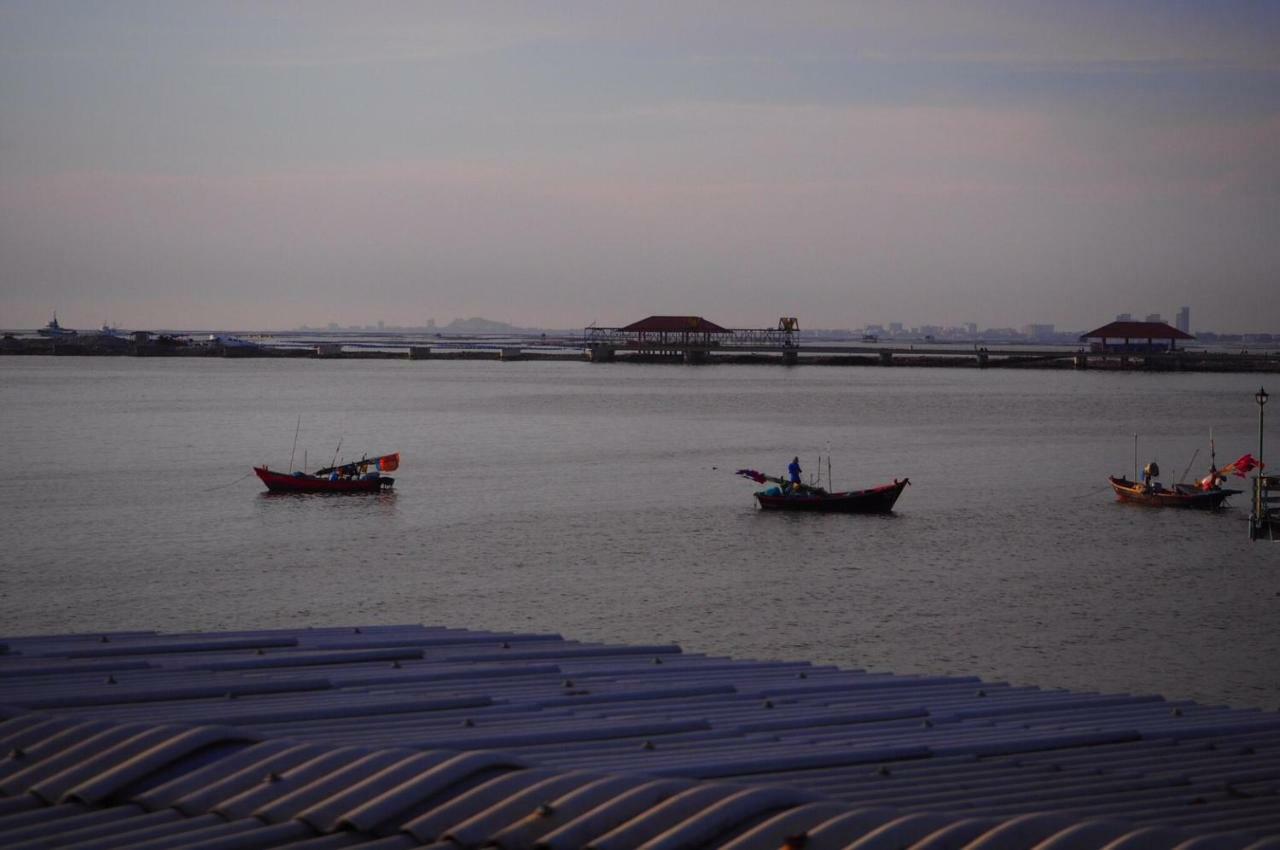 Samchai Hotel Si Racha Esterno foto