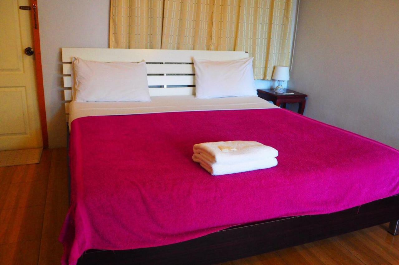 Samchai Hotel Si Racha Esterno foto