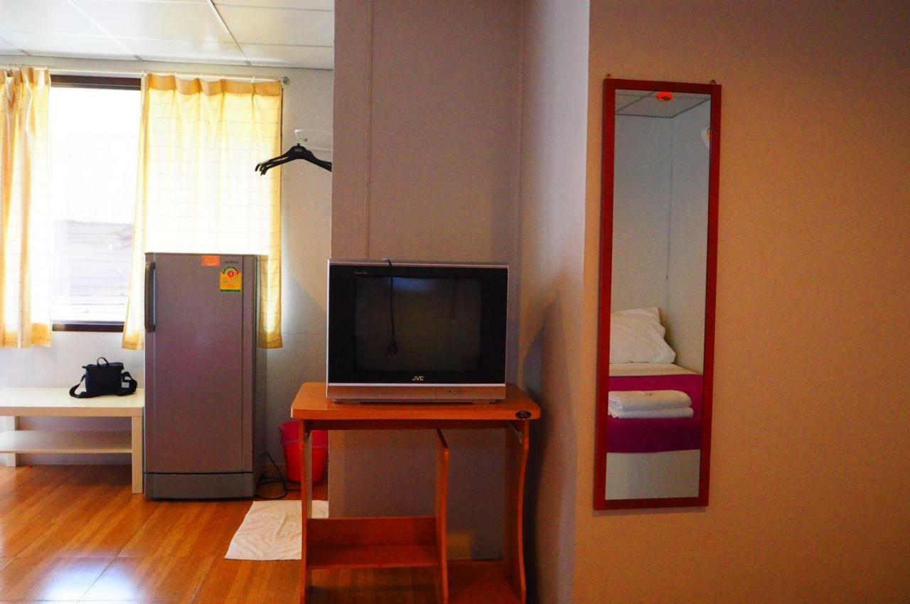 Samchai Hotel Si Racha Esterno foto