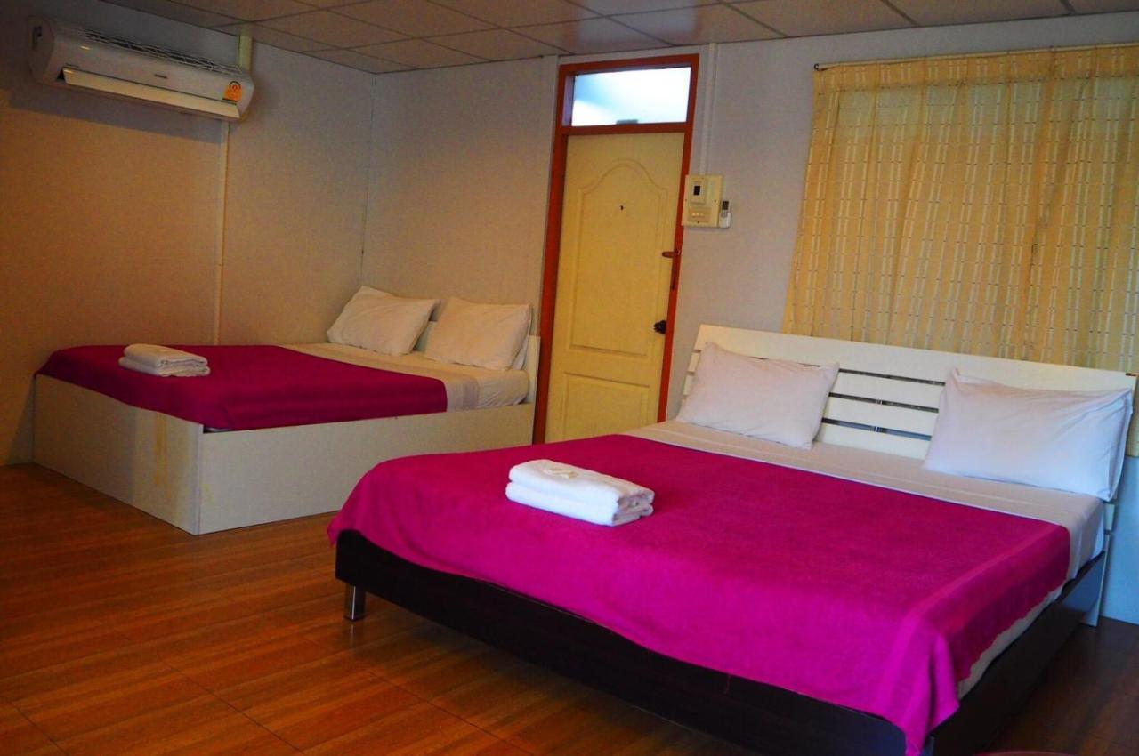 Samchai Hotel Si Racha Esterno foto