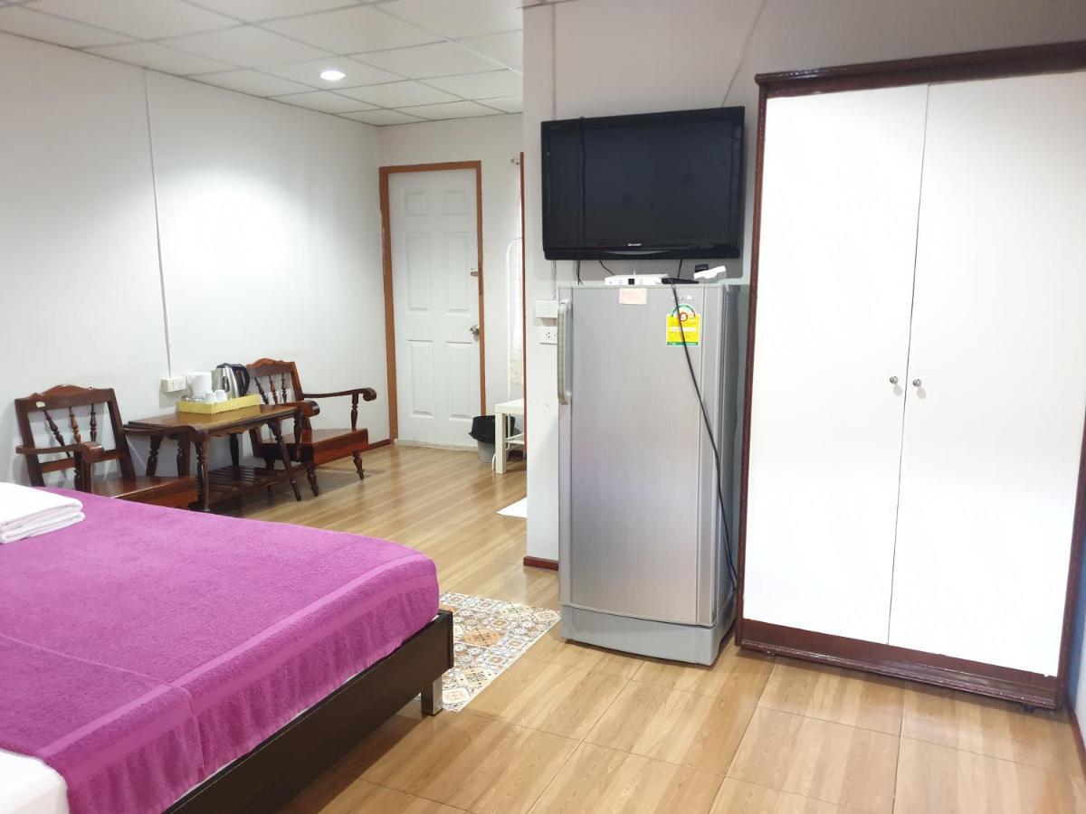 Samchai Hotel Si Racha Esterno foto