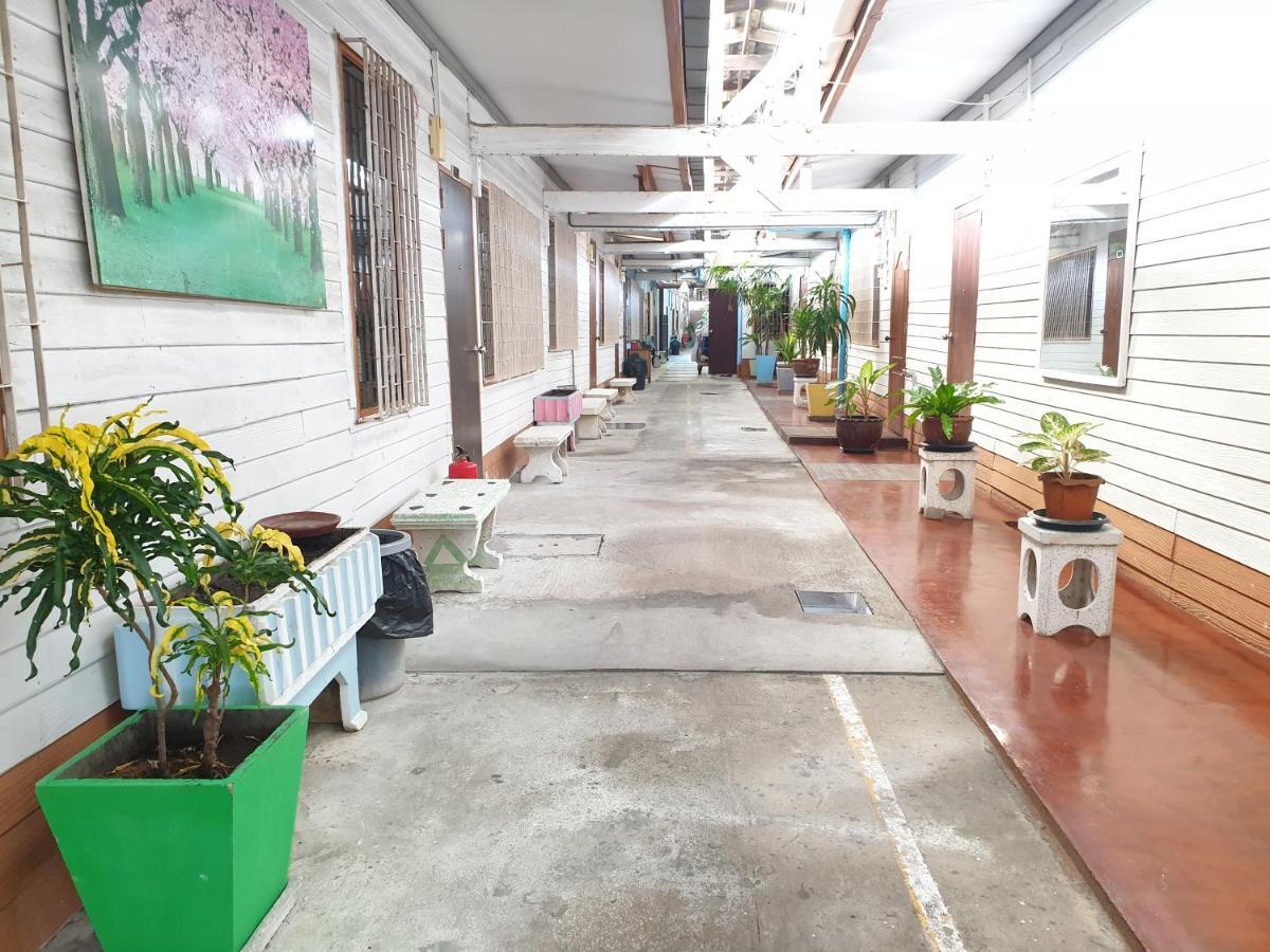 Samchai Hotel Si Racha Esterno foto
