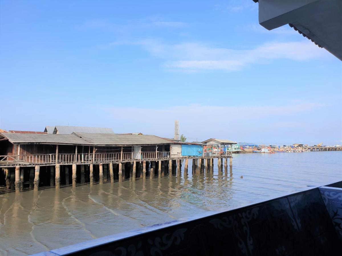 Samchai Hotel Si Racha Esterno foto