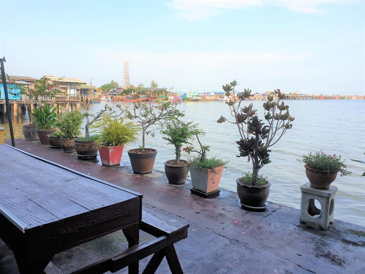 Samchai Hotel Si Racha Esterno foto