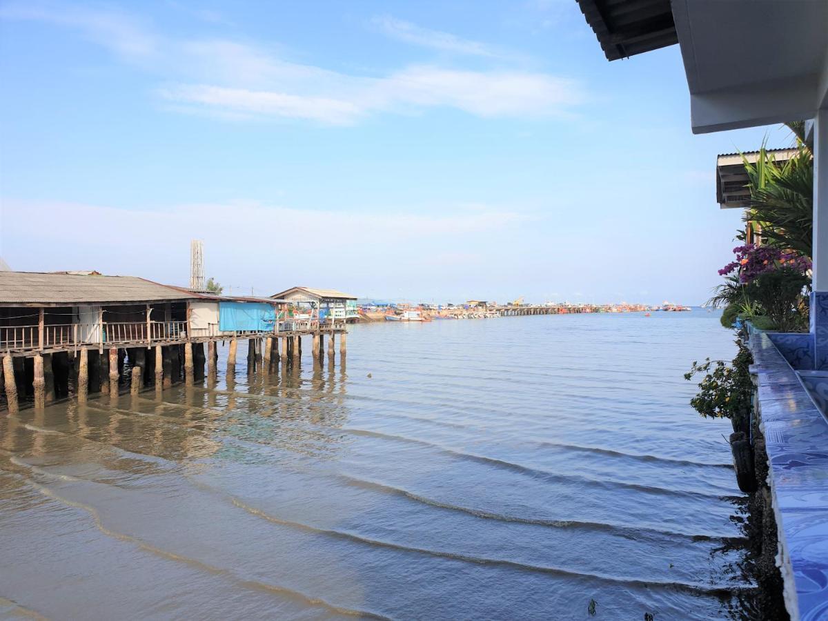 Samchai Hotel Si Racha Esterno foto