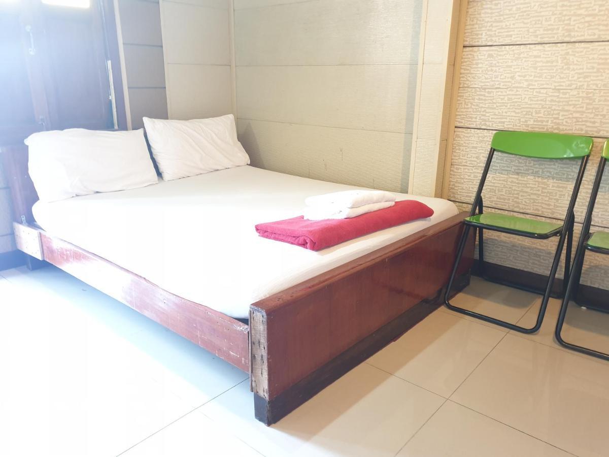 Samchai Hotel Si Racha Esterno foto